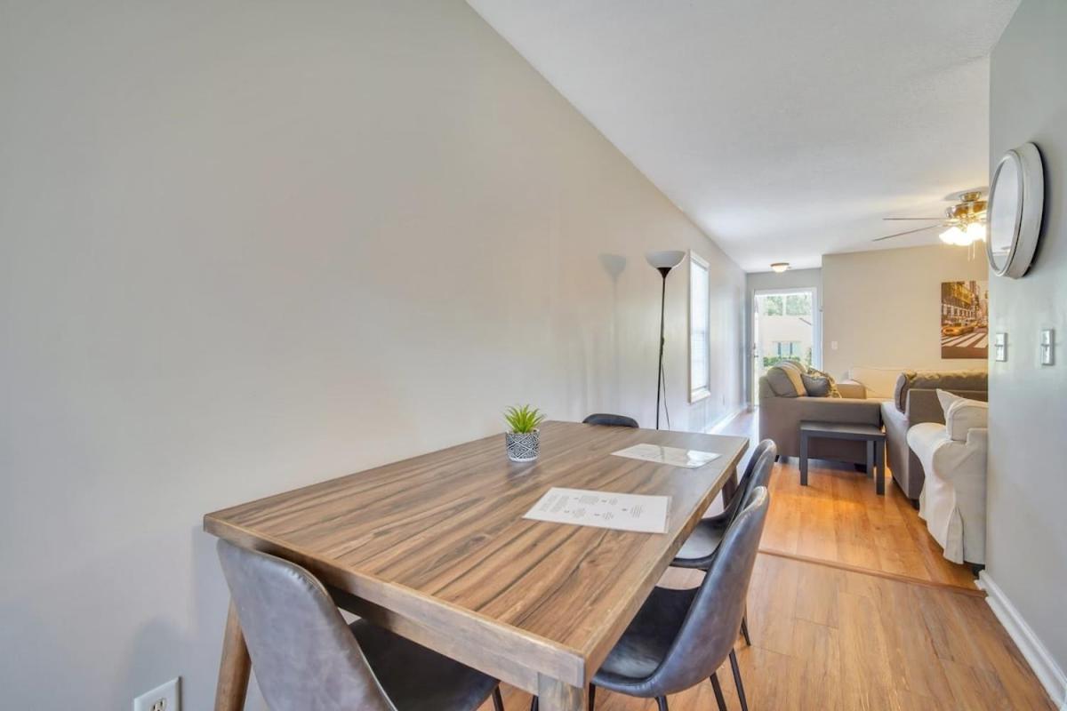 Charming Gray Home- 5 Mins From Gsu! สเตทส์โบโร ภายนอก รูปภาพ