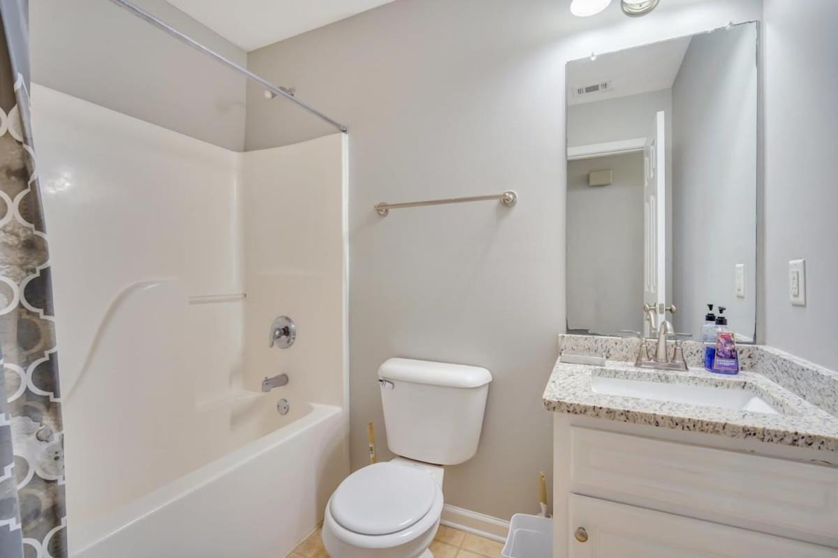 Charming Gray Home- 5 Mins From Gsu! สเตทส์โบโร ภายนอก รูปภาพ