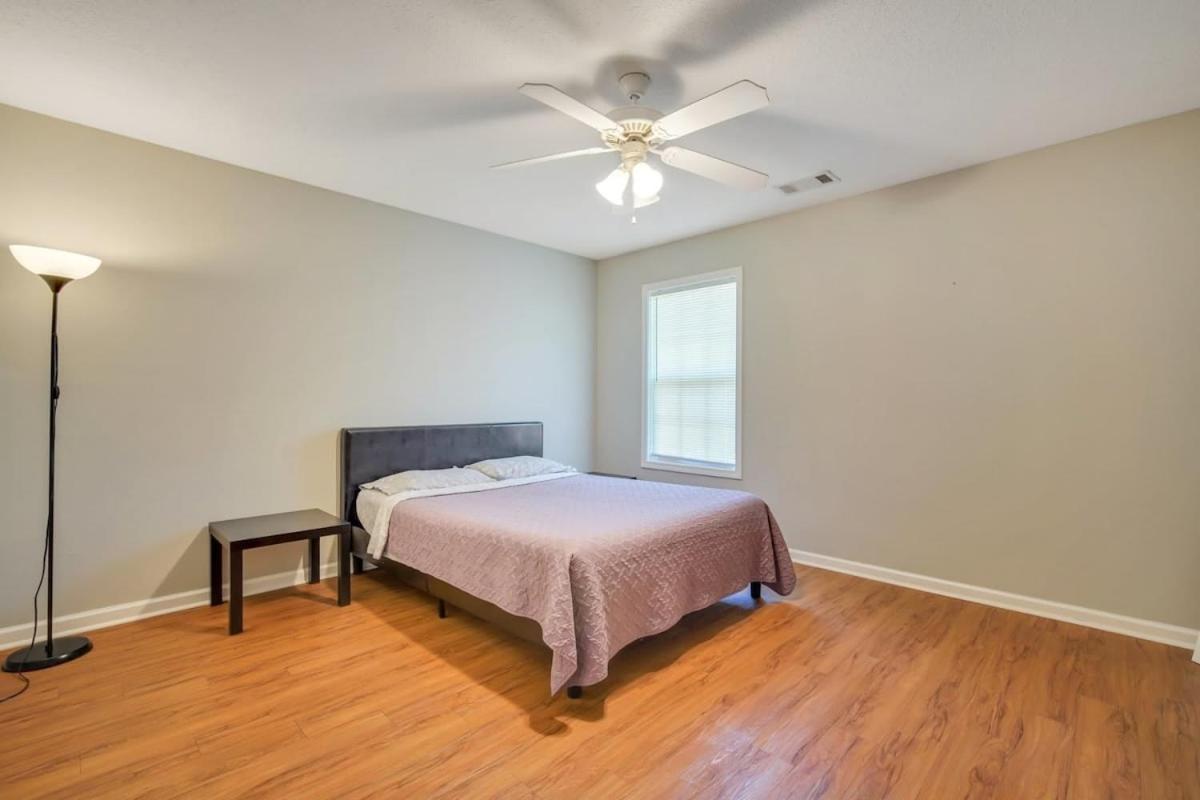 Charming Gray Home- 5 Mins From Gsu! สเตทส์โบโร ภายนอก รูปภาพ