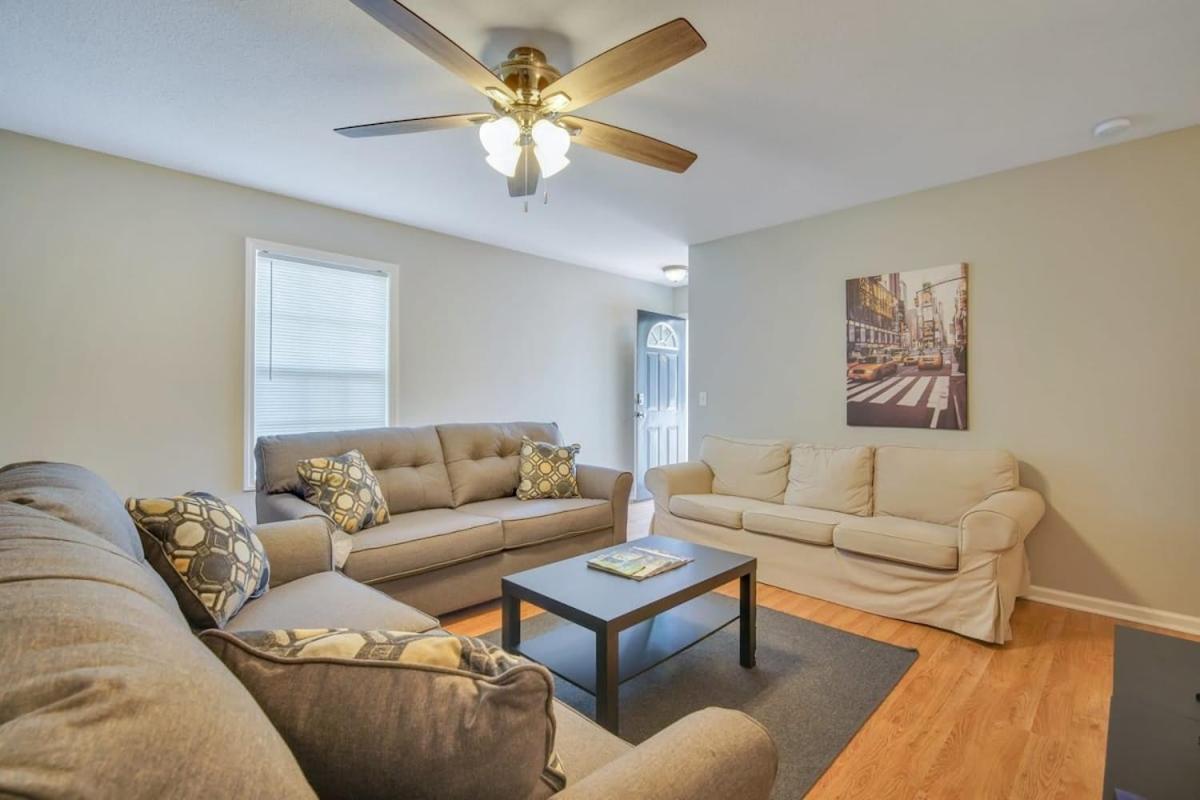 Charming Gray Home- 5 Mins From Gsu! สเตทส์โบโร ภายนอก รูปภาพ
