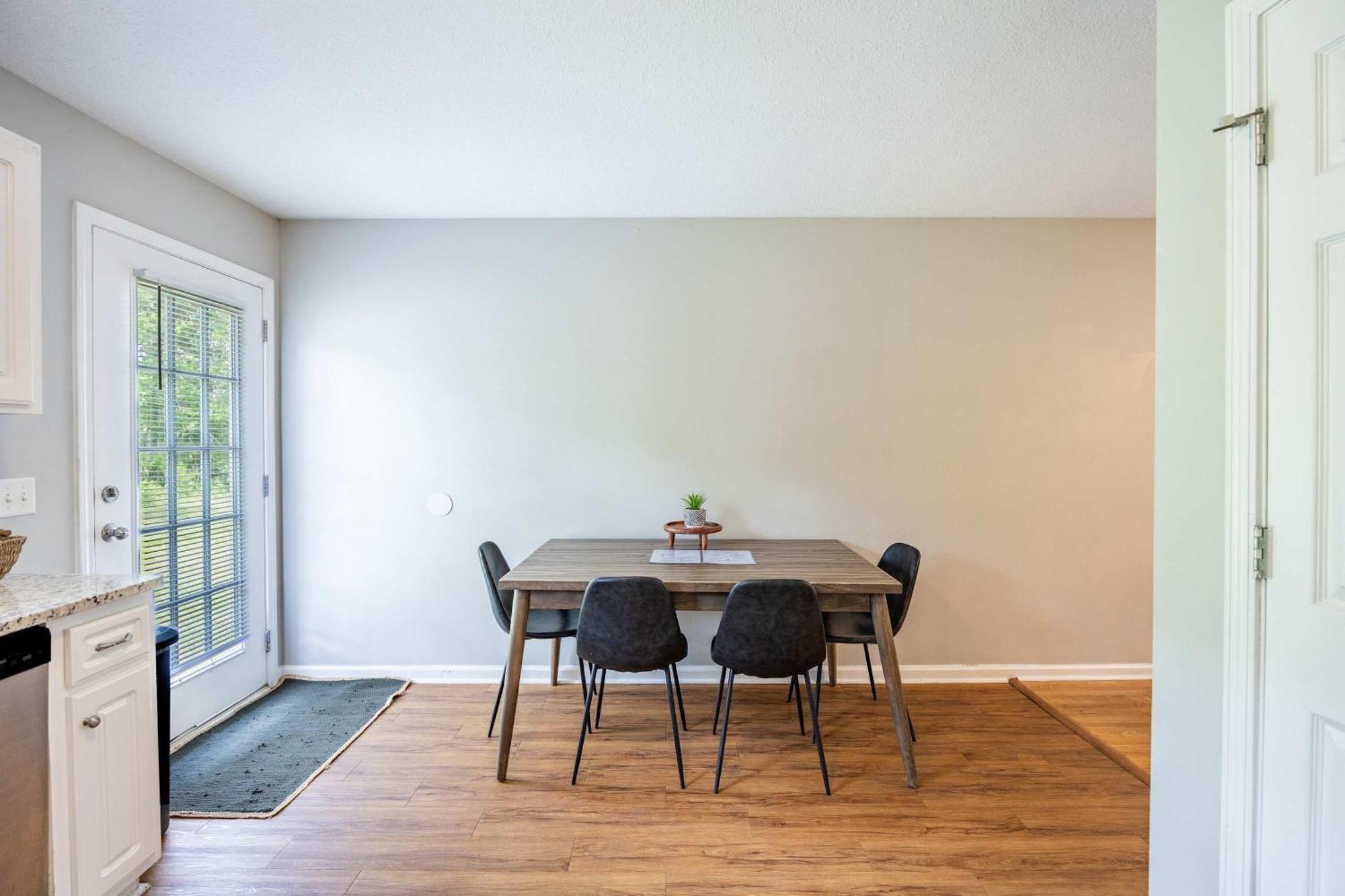 Charming Gray Home- 5 Mins From Gsu! สเตทส์โบโร ภายนอก รูปภาพ