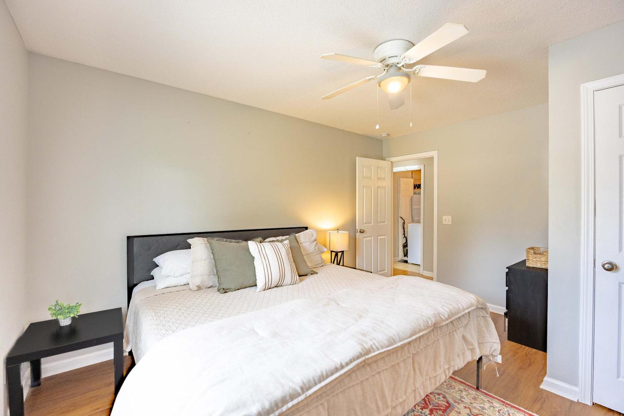 Charming Gray Home- 5 Mins From Gsu! สเตทส์โบโร ภายนอก รูปภาพ
