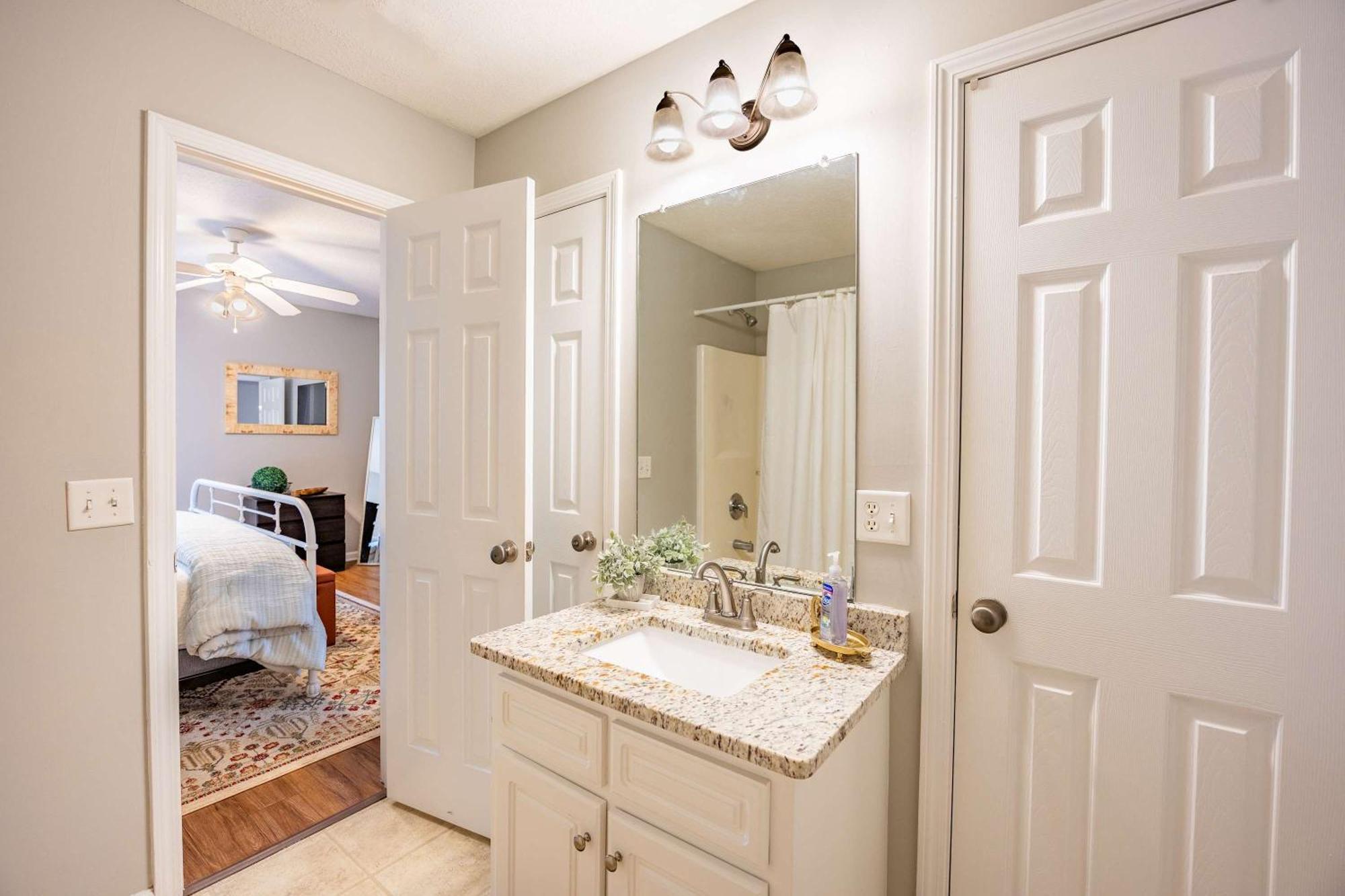 Charming Gray Home- 5 Mins From Gsu! สเตทส์โบโร ภายนอก รูปภาพ