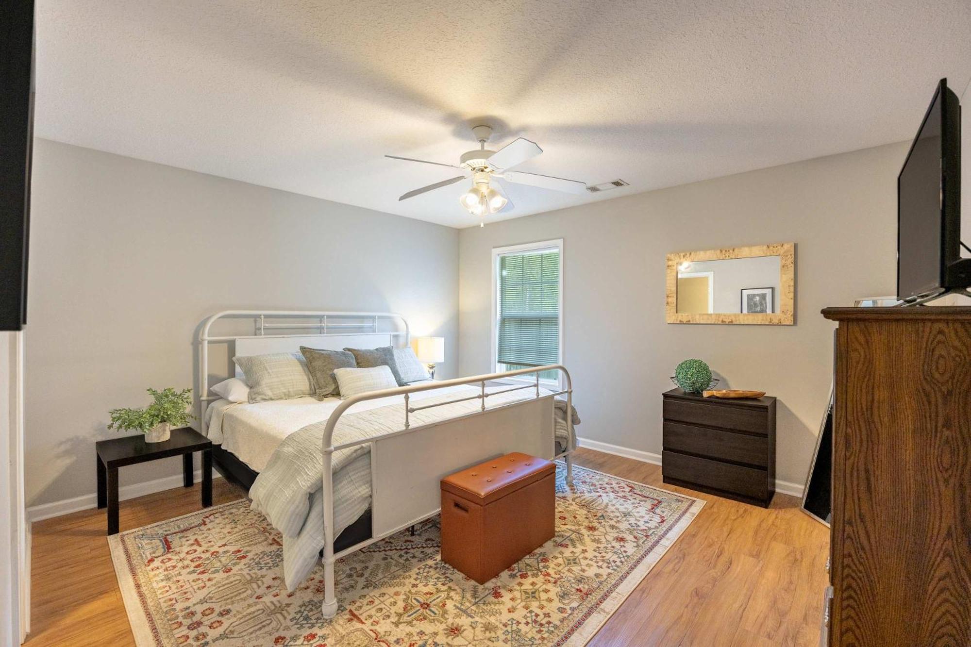 Charming Gray Home- 5 Mins From Gsu! สเตทส์โบโร ภายนอก รูปภาพ